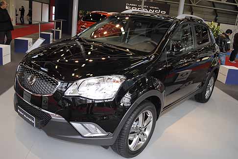 Ssangyong - Ssangyong Korando 2.0 nera calandra anteriore. Nuova Ssangyong Korando width=