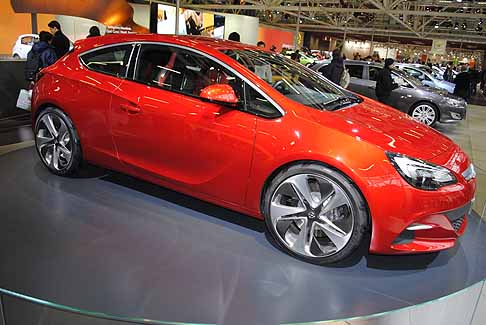 Opel - Prototipo Opel Astra GTC presentato al Motor Show di Bologna 2010 width=