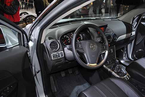 Opel - Opel Antara interni width=