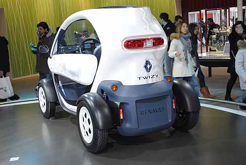 Renault - Renualt Twizy il quadriciclo elettrico della casa automobilistica francese. Renualt Twizy vista posteriore del veicolo elettrico width=