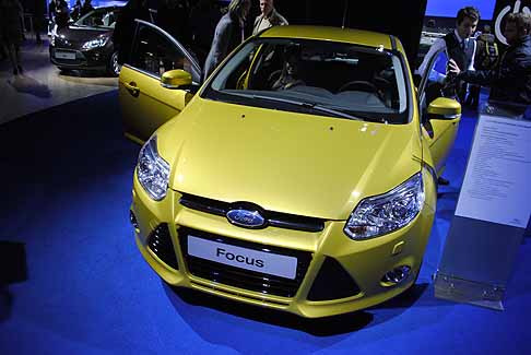 Ford - Ford Focus Titanium 1.6 giallo safari width=