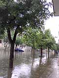 Nuova alluvione ad Acquaviva delle Fonti (Bari) con auto famigliare in panne sommersa dall´acqua del 14 giugno 2014