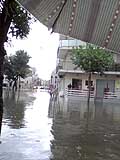 Piazza Kennedy allagata dalla violenta alluvione caduta su Acquaviva delle Fonti all´angolo del Bar Mirabella del 14 Giugno 2014