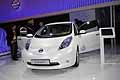 nissan leaf salone frontale bianca