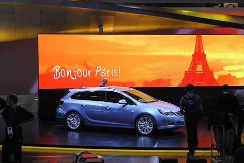 Opel - Opel Astra Sports Tourer al salone di Parigi 2010 width=