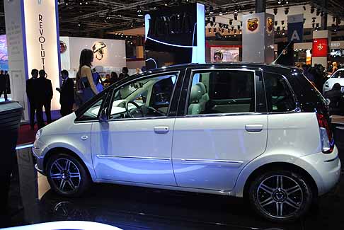 Lancia - Lancia Musa 5th Avenue al salone di Parigi 2010 width=