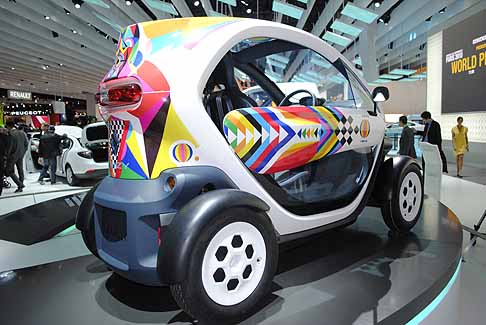 Renault - Renault Twizy colorata veicolo elettrico width=