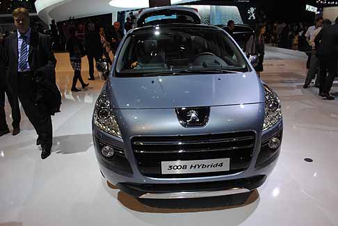 Peugeot - Peugeot 3008 Hybrid4 venduta in versione limitata width=