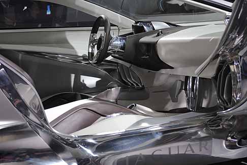 Jaguar - Jaguar C-X75 dettaglio interni width=