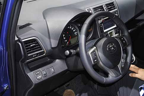 Toyota - Interni della vettura Toyota Verso-S width=