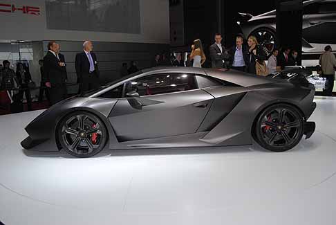 Lamborghini - Lamborghini Sesto Elemento Prototipo vista laterale al Salone di Parigi 2010 width=
