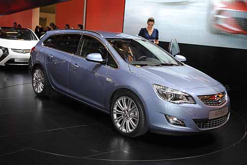 Opel - Opel Astra station wagon Sports Tourer width=