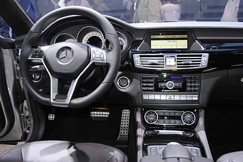 Mercedes - Mercedes CLS 350 interno vettura  width=