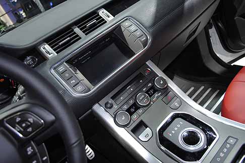 Land Rover - Range Rover Evoque interni plancia centrale. Interni Range Rover Evoque 5 porte width=