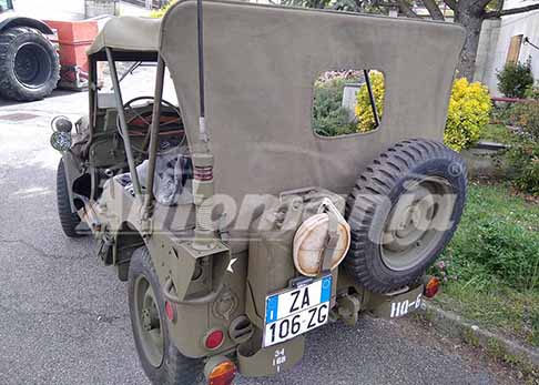 Raduno Trattori - Veicolo militare d´epoca Fiat Campagnola con ruota posteriore esterna a Ramiseto 2023