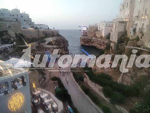 Polignano a Mare - Polignano a Mare Lama Monachile pronta ad ospitare la II tappa del Red Bull Cliff Diving 2025 World Series seconda tappa di quest´anno