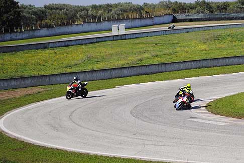 Trofeo Inverno - 600 rookies in gara al tornantino uscita di pista della Suzuki al Trofeo Inverno 2015 presso l´Autodromo del Levante 2015