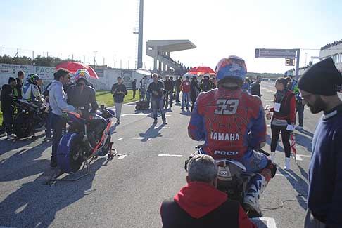 Trofeo Inverno 2015 - Atmosfere pit line con la Yamaha di Moreo Francesco, 3^ gara al Trofeo Inverno 2015 all´Autodromo del Levante di Binetto