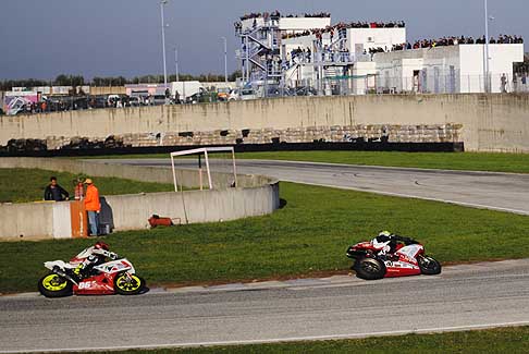 Classe Open - Duo di testa sul tornantino leader Gentile Flavio su Ducati insegue Divicaro Cosimo su BMW in gara 3 al Trofeo Inverno 2015 all´Autodromo del Levante