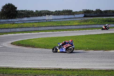 Trofeo Inverno - Moreo Francesco dietro Scolamacchia Antonio entrambi su Yamaha in gara sul tornantino al Trofeo Inverno 2015 presso l´Autodromo del Levante