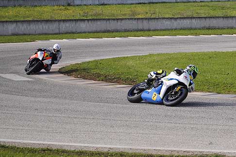Trofeo Inverno - Santeramo Vincenzo su Honda segue Scolamacchia Antonio su Yamaha in gara classe 600 Open/Amatori al Trofeo Inverno 2015 presso l´Autodromo del Levante a Binetto