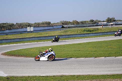 600 Rookies - Yamaha di De Giosa Roberto vincitore assoluto Classe 600 Rookies 3^ gara del Trofeo Inverno 2015 presso l´Autodromo del Levante