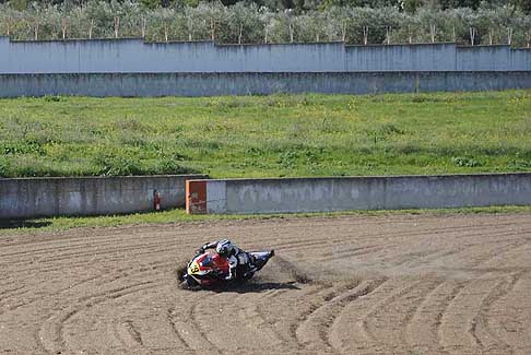 Trofeo Inverno - Caduta moto sulla ghiaia al tornantino a Binetto al Trofeo Inverno 2015 presso l´Autodromo del Levante 2015