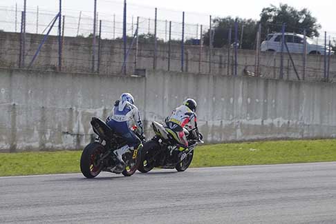 Trofeo Inverno - Duo di testa in lotta alla curva Gargano gara classe 600 Open al Trofeo Inverno 2015 presso l´Autodromo del Levante a Binetto