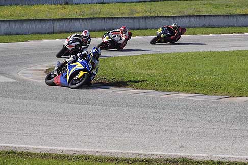 Trofeo Inverno - Gara al tornantino gruppo che insegue il leader in testa Francesco Mele al Trofeo Inverno 2015 in pista presso l´Autodromo del Levante 2015