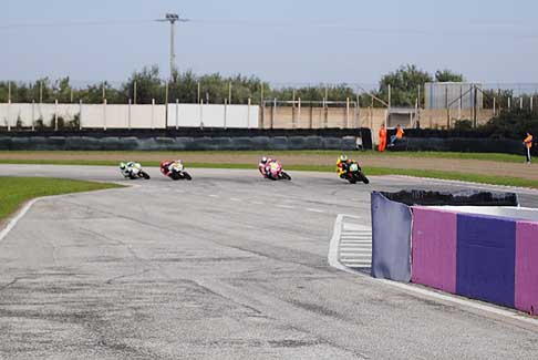 Trofeo Inverno - Gruppo di codaa al curva Bari 2 in gara classe 600 Open/Amatori al Trofeo Inverno 2015 presso l´Autodromo del Levante a Binetto