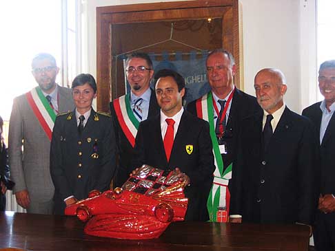 Felipe Massa - Premiazione per Ferrari con Felipe Massa al XX edizione Trofeo Lorenzo Bandini anno 2013 width=