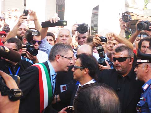 Felipe Massa - Felipe Massa con il sindaco di brisighella e la stampa width=