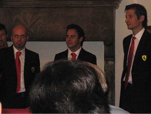Felipe Massa - Reponsabili Ferrari e il pilota Felipe Massa che ritirano il premio per la Ferrari width=