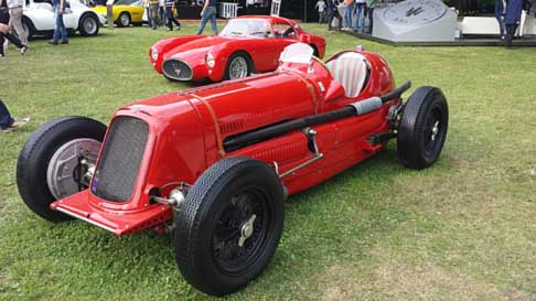 Esposizione auto storiche - Bolide Maserati al Concorso di Eleganza Villa d´Este sul lago di Como width=